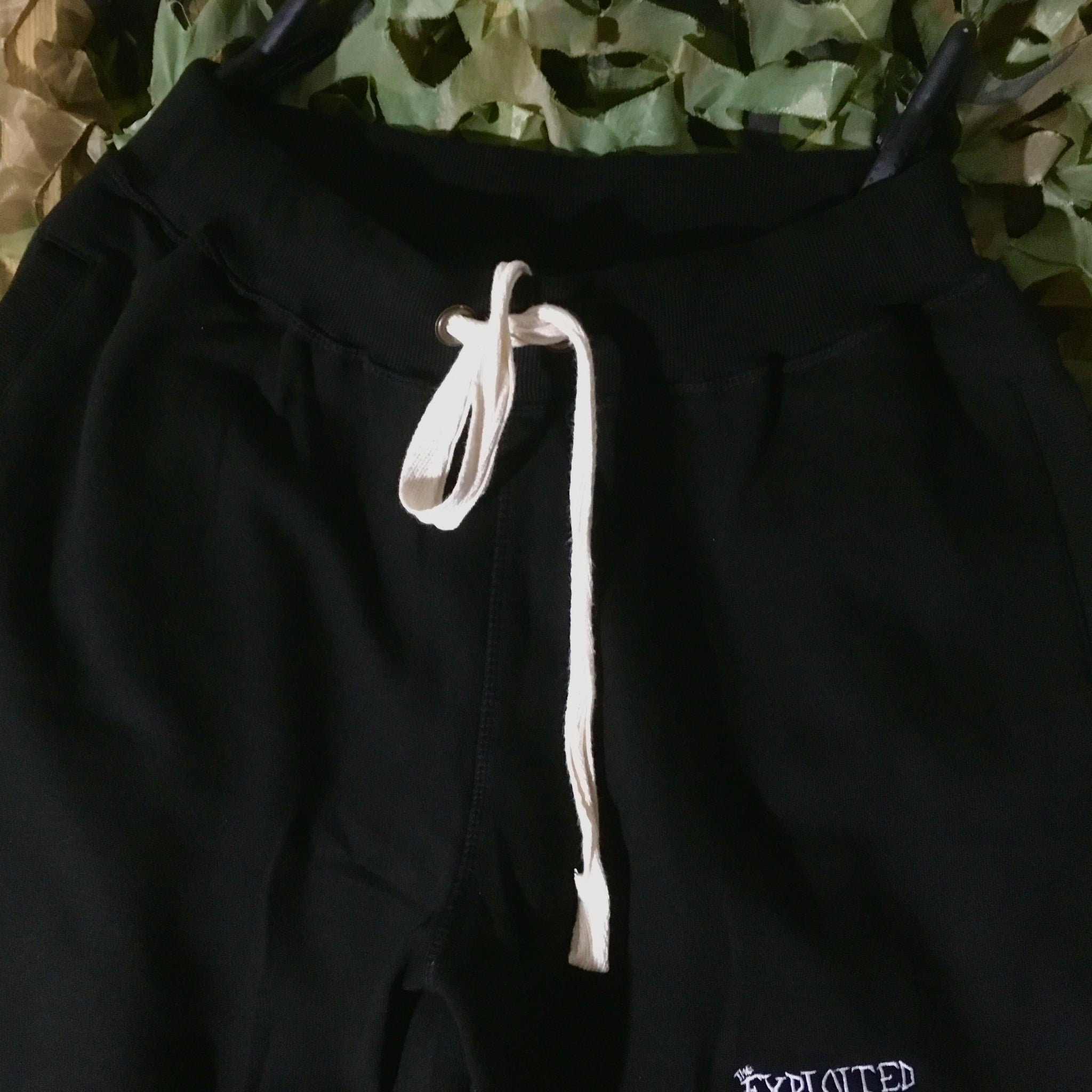 Expl0ited Merch The Exploited - White Mohawk Skull - Black Shorts – Mainstage Merch